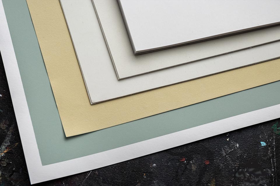 Hay muchos tipos de papel con diferentes colores para pintar al pastel.