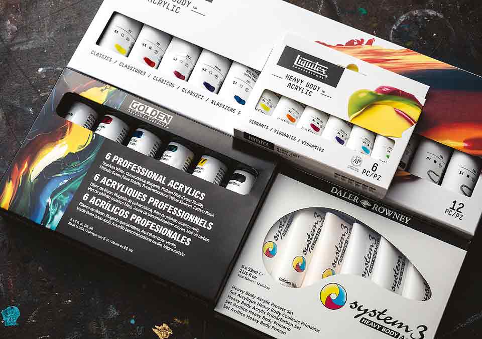 Diferentes tubos de pintura acrílica