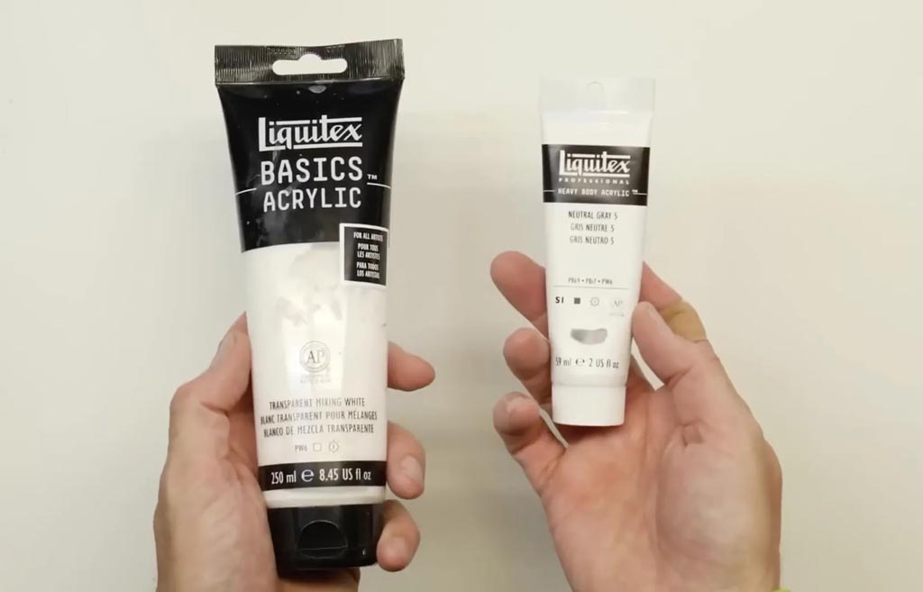 Tubos de pintura acrílica blanca en tubos